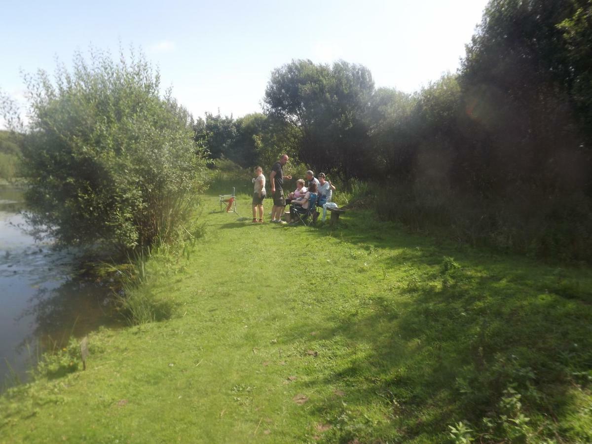 Marsh Water Ponds Fishery Villa Kidwelly Kültér fotó