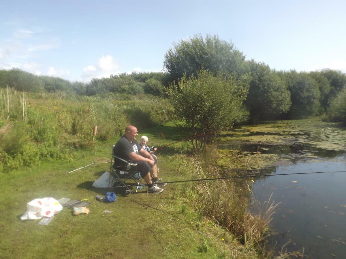 Marsh Water Ponds Fishery Villa Kidwelly Kültér fotó