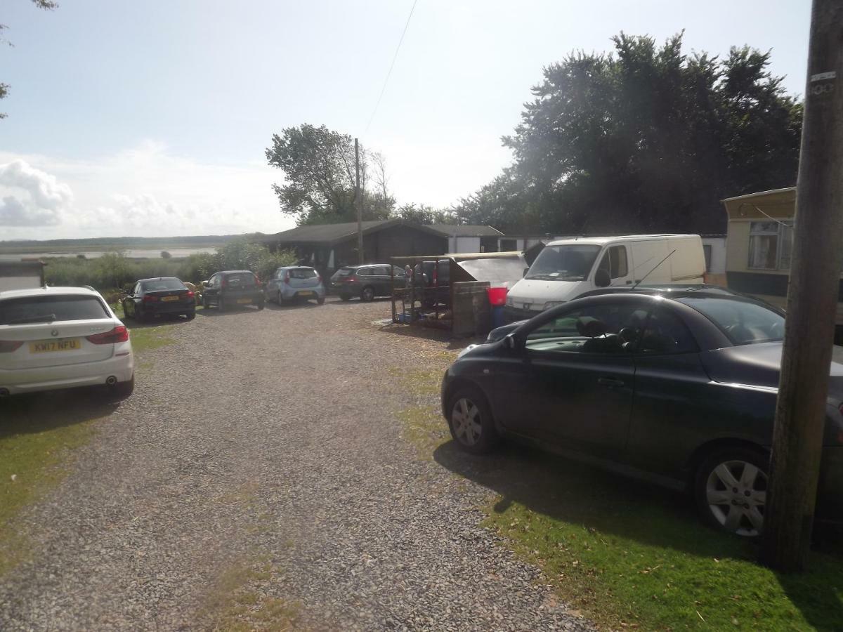 Marsh Water Ponds Fishery Villa Kidwelly Kültér fotó